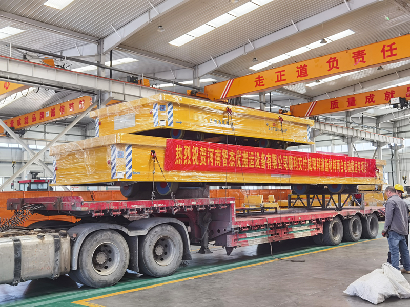 成功交付兩臺(tái)大噸位舵輪升降無軌車 再創(chuàng)智能搬運(yùn)新記錄